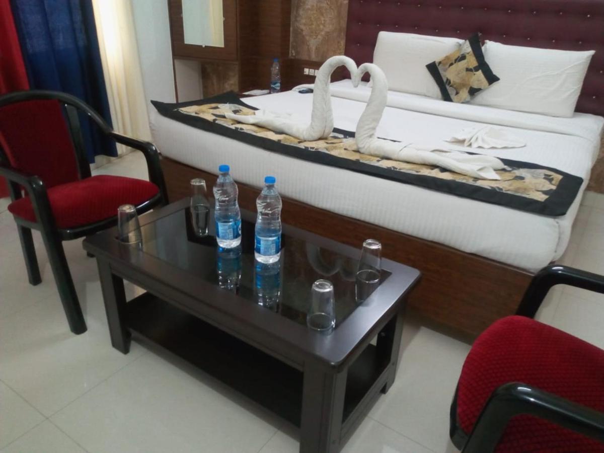 Motihari Hotel Wisdom Celebration מראה חיצוני תמונה